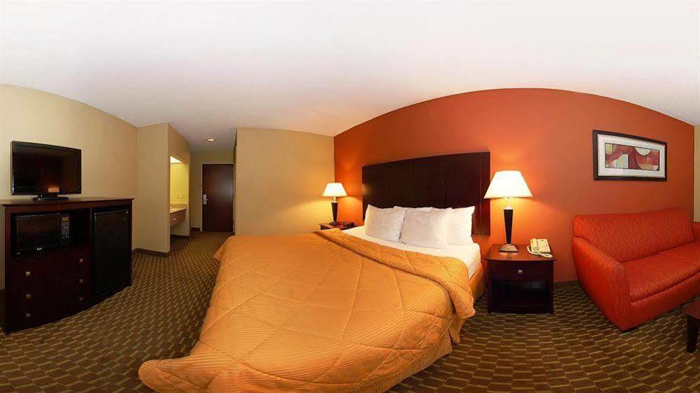 Quality Inn & Suites Пайн Блафф Экстерьер фото